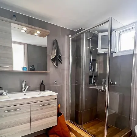 Zesto Spitiko Apartment Piraeus